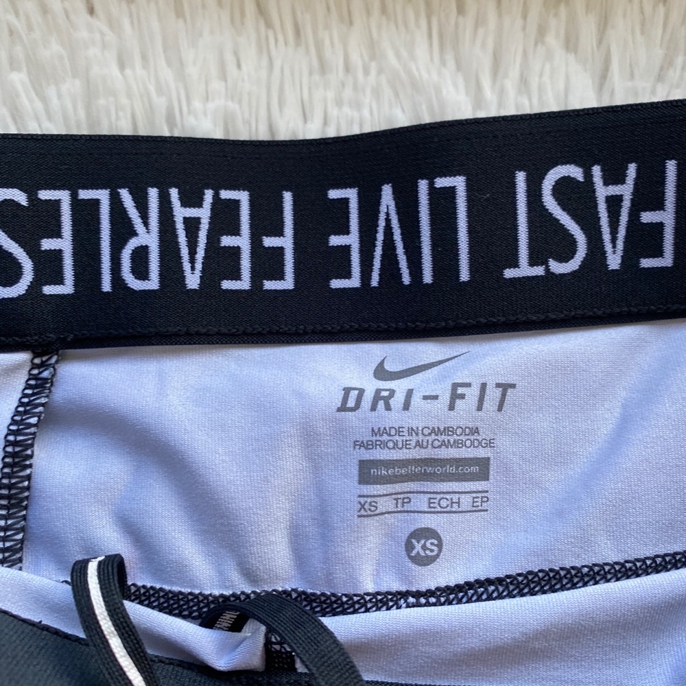 NIKE Women’s Relay Printed Crop Legging Black White Extra Small XS - Picture 8 of 14